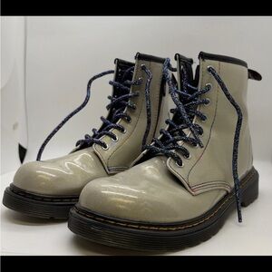 Dr. Martens Girls size 5 Combat Boots in Grey sparkle with Black Soles